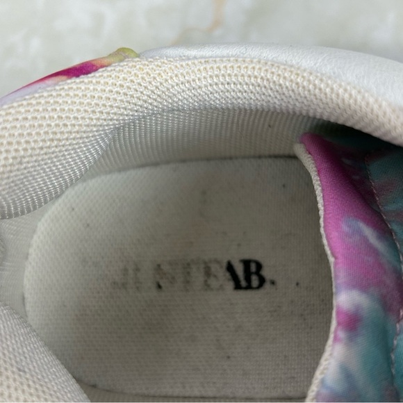 Just Fab White/Tie Dye Sneakers Size 9.5 - Picture 5 of 7